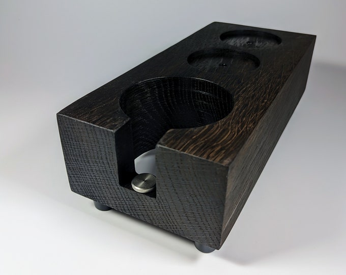 Deluxe Tamper Station aus Räuchereiche (handgefertigt), zwei Ablagen, Barista Zubehör f. ECM, Bezzera, Quickmill, Profitec, Rocket uvm.