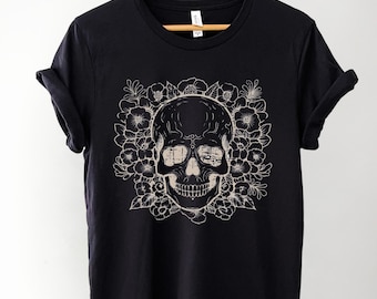 Botanical Skull Graphic Tee: Vintage Gothic Floral Skeleton Shirt
