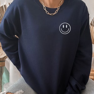 NICU Nurse Sweatshirt, Neonatal Nurse Shirt, NICU Nurse Crewneck Sweater, Nurse Gifts, Tiny Humans Shirt Nurse Apparel Gifts for Nurses imagem 2