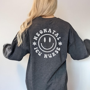 NICU Nurse Sweatshirt, Neonatal Nurse Shirt, NICU Nurse Crewneck Sweater, Nurse Gifts, Tiny Humans Shirt Nurse Apparel Gifts for Nurses imagem 7