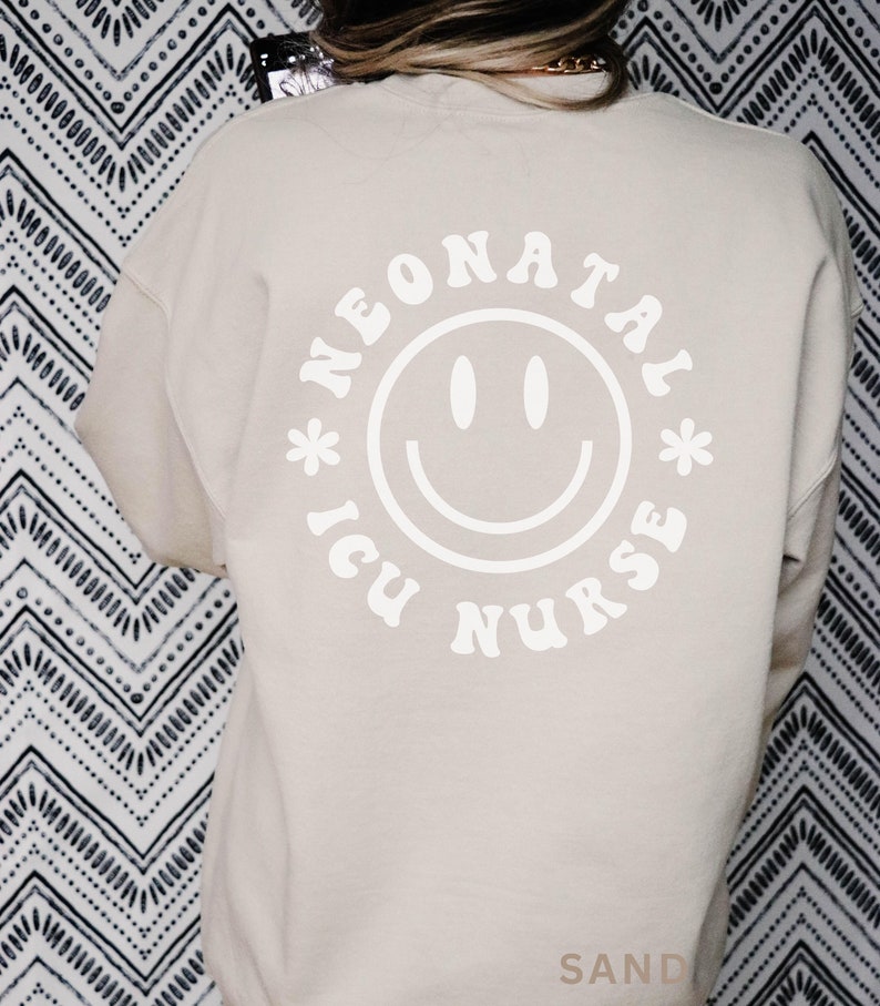 NICU Nurse Sweatshirt, Neonatal Nurse Shirt, NICU Nurse Crewneck Sweater, Nurse Gifts, Tiny Humans Shirt Nurse Apparel Gifts for Nurses imagem 3