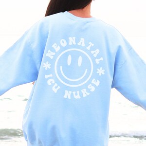 NICU Nurse Sweatshirt, Neonatal Nurse Shirt, NICU Nurse Crewneck Sweater, Nurse Gifts, Tiny Humans Shirt Nurse Apparel Gifts for Nurses imagem 6