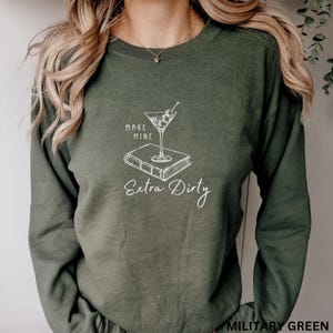 Smut Reader Gift, Dirty Martini Sweatshirt, Spicy Booklover Sweater, Extra Dirty Book Shirt, Bookish Gift, Dark Romance, Smut Reading Wife bild 4