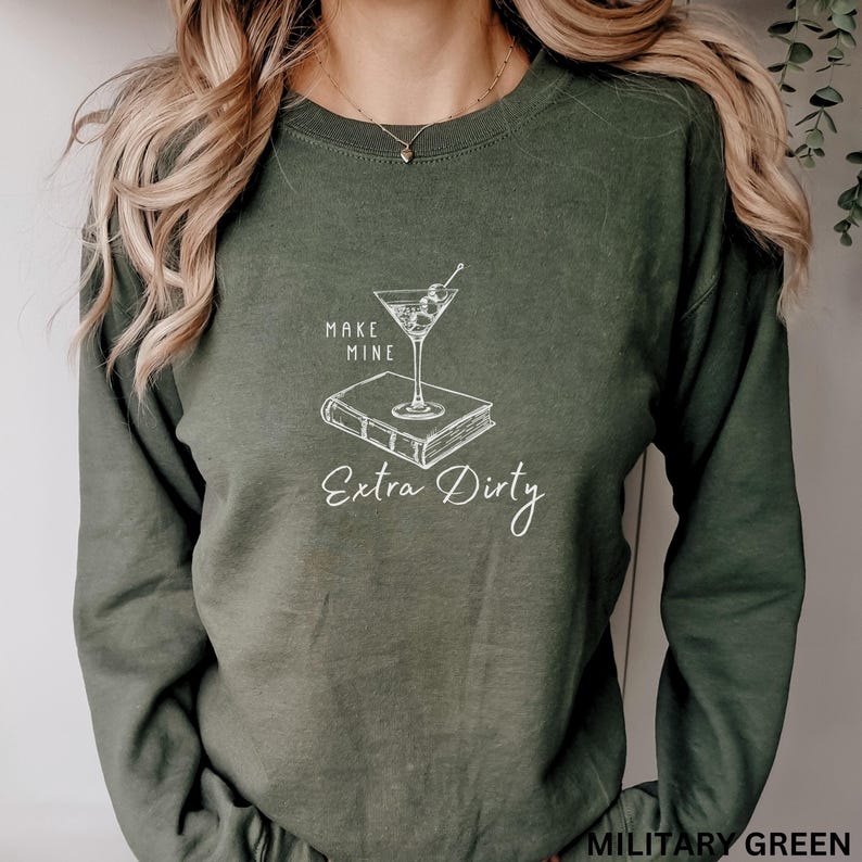 Smut Reader Gift, Dirty Martini Sweatshirt, Spicy Booklover Sweater, Extra Dirty Book Shirt, Bookish Gift, Dark Romance, Smut Reading Wife bild 4
