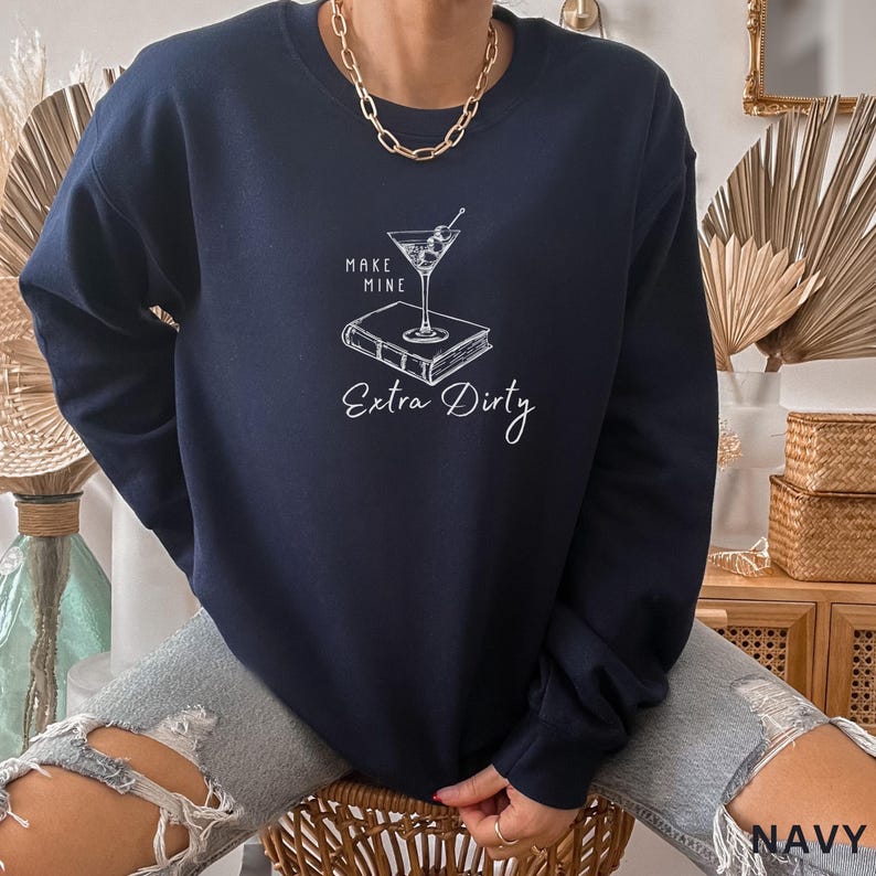 Smut Reader Gift, Dirty Martini Sweatshirt, Spicy Booklover Sweater, Extra Dirty Book Shirt, Bookish Gift, Dark Romance, Smut Reading Wife bild 7