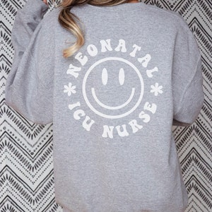 NICU Nurse Sweatshirt, Neonatal Nurse Shirt, NICU Nurse Crewneck Sweater, Nurse Gifts, Tiny Humans Shirt Nurse Apparel Gifts for Nurses imagem 8
