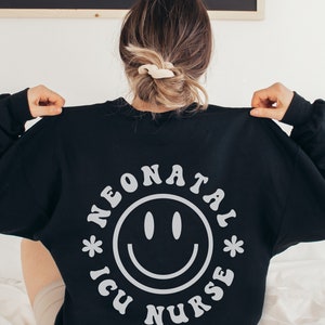 NICU Nurse Sweatshirt, Neonatal Nurse Shirt, NICU Nurse Crewneck Sweater, Nurse Gifts, Tiny Humans Shirt Nurse Apparel Gifts for Nurses imagem 4