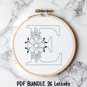 Motif de broderie alphabet floral, PDF de broderie de lettres de 26 fleurs, alphabet à broder à la main, téléchargement numérique de l'alphabet cousu à la main