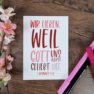 Wir lieben weil Gott uns zuerst geliebt hat | 1. Johannes 4, 19 | Postkarte | Liebe | Bibelvers | Bibel | Jesus | Gott | Valentinstag