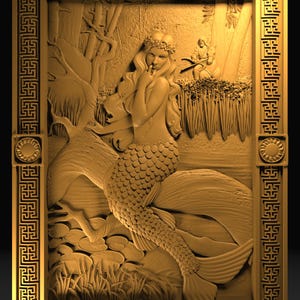 Peut inclure: Une sculpture en relief dorée représente une sirène assise sur un rocher, avec une longue chevelure et une queue écailleuse. La scène comprend un personnage avec un arc et des flèches, des arbres et des bordures décoratives avec des motifs géométriques.