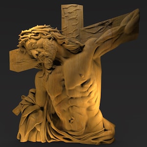 Op de afbeelding: Een houten sculptuur van een figuur aan het kruis, met een doornenkroon. De gedetailleerde gravure toont spieren en gedrapeerde stof. Het hout heeft een warme, natuurlijke tint, tegen een donkere achtergrond. Religieuze kunst.