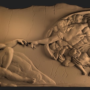 Może przedstawiać: Płaskorzeźba w kolorze beżowym przedstawiająca "Stworzenie Adama" Michała Anioła. Dzieło przedstawia Adama i Boga z wyciągniętymi ramionami i palcami prawie się dotykającymi. Postacie są wyrzeźbione z dbałością o szczegóły mięśni i draperii.