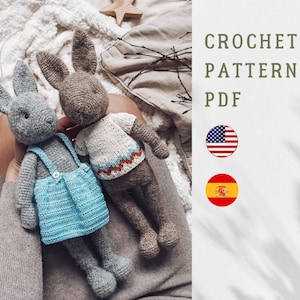Schema coniglietto all'uncinetto per gonna all'uncinetto e maglietta lavorata a maglia. Coniglio amigurumi con zampe lunghe. Grazioso giocattolo all'uncinetto.
