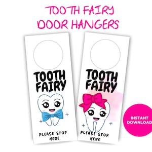 Könnte beinhalten: Zwei druckbare Zahnfee-Türhänger. Jeder Hänger zeigt einen Cartoon-Zahn mit einem anderen Ausdruck. Ein Zahn hat eine blaue Fliege und der andere eine rosa Schleife. Der Text "Tooth Fairy" ist in Schwarz auf weißem Hintergrund geschrieben. Der Text "Please Stop Here" ist in Schwarz auf weißem Hintergrund geschrieben.