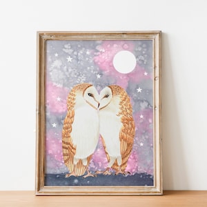 Kerkuil art print, kunst aan de muur uil paar, dierlijke illustratie, bosdieren, bos schilderij, roze wand decor, meisje poster, vogels artwork
