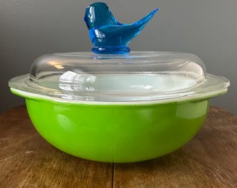Pyrex Bright Green Casserole #024 with lid