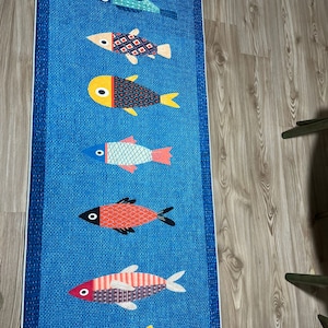 Alfombra de cocina antideslizante y lavable con diseño de peces imagen 3