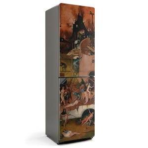 Peut inclure: Un réfrigérateur avec un revêtement personnalisé imprimé avec un détail d'une peinture de la Renaissance. L'œuvre représente une scène chaotique avec des personnages, des échelles et une structure en feu, rendue dans des tons terreux.