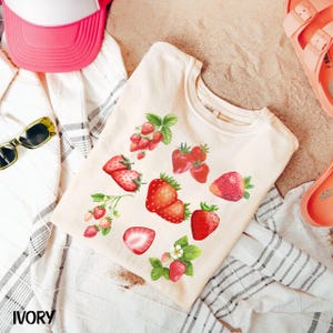 Comfort Colors® Niedliches Erdbeer-T-Shirt, Sommer-Erdbeer-Shirt, Cottagecore-Beeren-T-Shirt, Erdbeerästhetik, Botanischer-Garten-T-Shirt