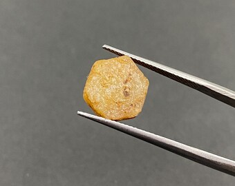 Natuurlijke gele saffier ruwe steen, korundkristal uit Tanzania