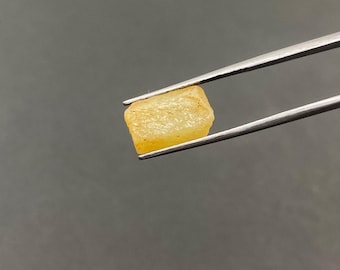 Natuurlijke gele saffier ruwe steen, korundkristal uit Tanzania