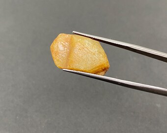 Natuurlijke gele saffier ruwe steen, korundkristal uit Tanzania