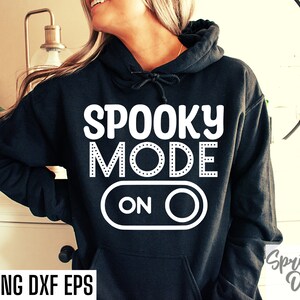 Spooky Mode On T-Shirt | Halloween Shirt | Mutter Halloween Tshirt | Schul-Halloween-Party | Freunde Pngs | Halloween-Schnitt-Dateien