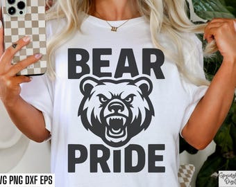 Svg Bear Pride, Svg mascotte d'ours, football universitaire, Pngs le jour du match, Sport au lycée, Maman ours en fichier découpé, Conception de tshirt ours, Ours Acclamation de joie