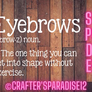 以下が含まれることがあります： 木目調の背景に、白い文字で「Eyebrows (i-brow-z) noun. 1. The one thing you can get into shape without exercise.」というテキストが書かれています。ピンク色のテキストで「SVG PNG DXF EPS」と書かれています。