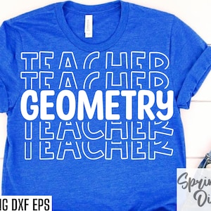 Puede incluir: Una camiseta azul real con texto blanco que dice "TEACHER GEOMETRY TEACHER" en un estilo de fuente apilada y superpuesta.