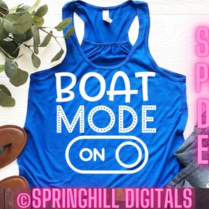Mode bateau sur | Boating Svg | Fiche Summer Cut | Chemise nautique Svg | Up North Tshirt | Décalcomanie de camion | Panneau | en bois Panneau cabine | T-shirt de vacances