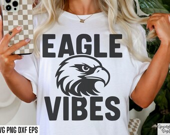 Svg ambiance aigle, Svg mascotte aigle, Svg football universitaire, Pngs le jour du match, Sport au lycée, Fichier coupé maman aigle, Conception de t-shirt Aigles, Bravo