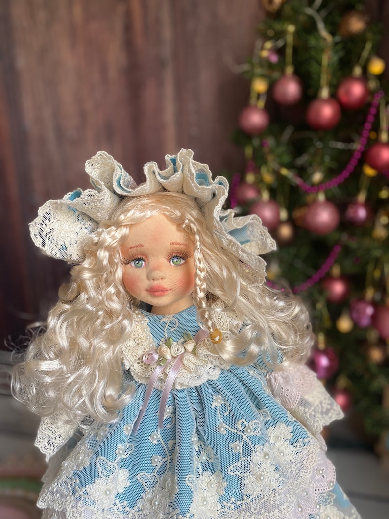 Victoriaanse tijdperk geïnspireerd handgemaakte pop, Waldorf geïnspireerde pop, pop uit de jaren 1880, 21 inch Hilda pop, Rag Doll, Haunted Doll, op bestelling gemaakt afbeelding 1