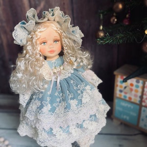 Victoriaanse tijdperk geïnspireerd handgemaakte pop, Waldorf geïnspireerde pop, pop uit de jaren 1880, 21 inch Hilda pop, Rag Doll, Haunted Doll, op bestelling gemaakt afbeelding 3