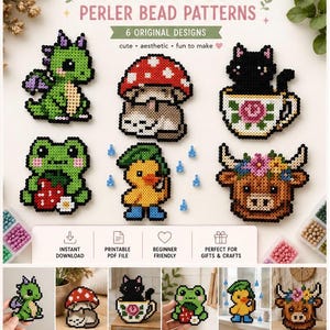 Pode incluir: Uma coleção de seis padrões de contas perler com um dragão verde, um gato sob um cogumelo, um gato preto numa chávena de chá floral, um sapo com um morango, um pato com um chapéu de folha e uma vaca com uma coroa de flores, com texto.
