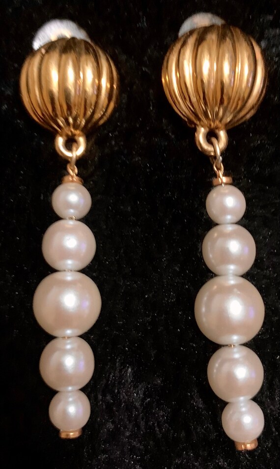 Faux Pearl and Gold Tone Drop Clip On Earrings Vi… - image 1