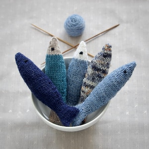 Patrón de tejido: Little Knit Fish / Petit Poisson Tricoté / patrón de tejido de peluche / descarga instantánea / en inglés y en francés