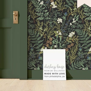 Papier peint botanique noir Moody | Peeling amovible haut de gamme | Vert émeraude d'apothicaire | murale sombre du monde universitaire | Décoration maximaliste | BT022-B