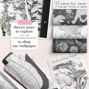 Puede incluir: Una colecci&oacute;n de muestras de papel tapiz con varios dise&ntilde;os, incluyendo un patr&oacute;n de hojas tropicales en blanco y negro, un patr&oacute;n floral en blanco y negro y un patr&oacute;n en blanco y negro con p&aacute;jaros y &aacute;rboles. El texto "there's more to explore just tap "DARLINGHOUSEDESIGN" to shop our wallpaper" se muestra en una pegatina a rayas rosa y blanca.