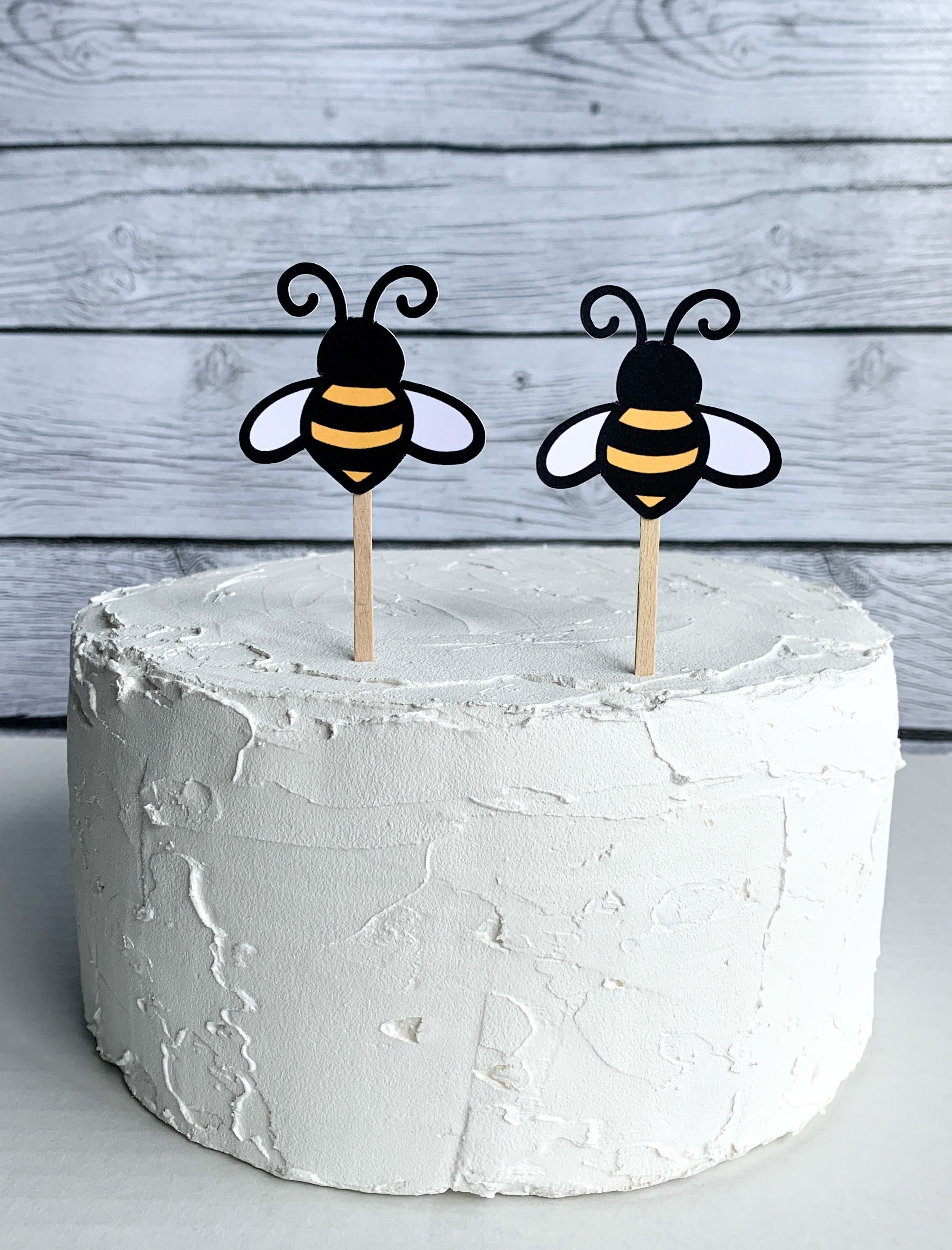15 HONEY BEES EDIBLE Sugar Cupcake or Cake Toppers Bee Decorations for  Party Desserts, Birthdays, Spring Themed Party 