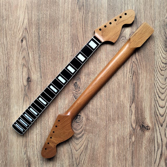 ストラトキャスター対応ローズウッドとローステッドメイプルのギター