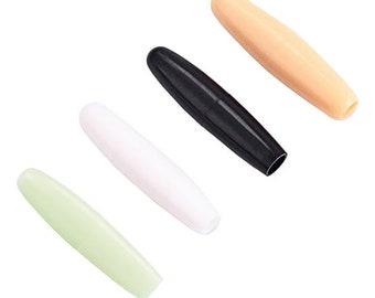 Puede incluir: Conjunto de cinco botones de guitarra en diferentes colores: negro, blanco, beige, verde claro y verde oscuro. Los botones son de plástico y tienen una forma lisa y redondeada.