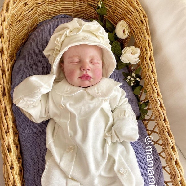 Artistic Newborn Outfit To Leave Hospital Moment for Mobile