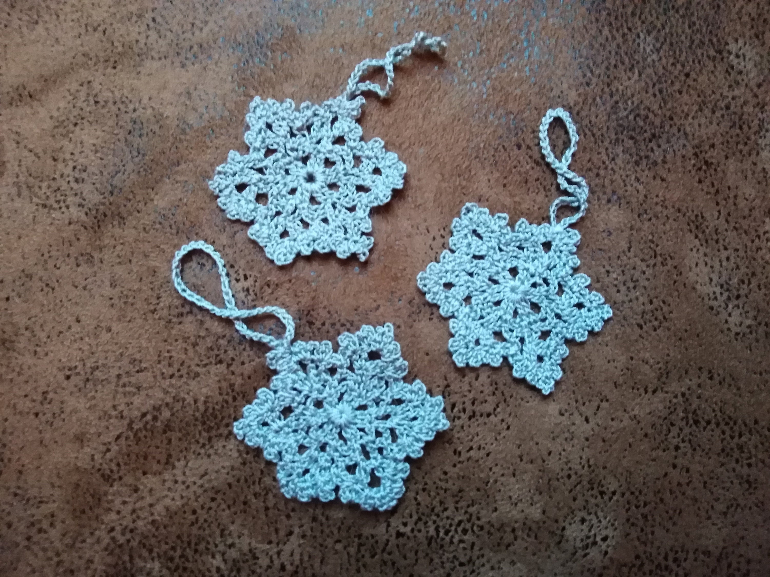 Trio de Flocons Bleu Ciel Réalisés Au Crochet en Coton