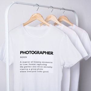 Définition de photographe T-shirt drôle Cadeau pour photographe T-shirt pour lui T-shirt à manches courtes Cadeau pour les amateurs de photographie Cadeau drôle pour elle