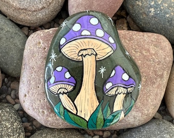 ¡Hongos! Tres hongos morados pintados a mano sobre roca de río Arizona - Piedra de Val