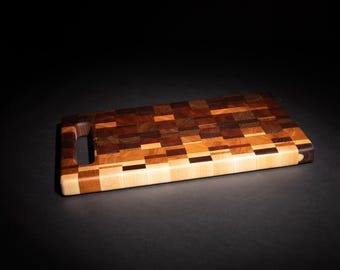 Tagliere per salumi da 13,75 x 8,5 x 1 pollice in noce, sapelli, ciliegio e acero.