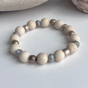 Beige and gray stretch bracelet, beige stone bracelet, boho cream bracelet, natural stone bracelet