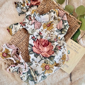Vintage floral knotted gown with bow, Baby girl hospital outfit, Newborn Gown Set, Baby shower gift, Coming home outfit baby girl, Boho