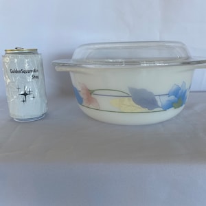 vintage 1970s Arcuisine Lidded 2 quart Casserole made in France Oven to tableware floral motif milk glass